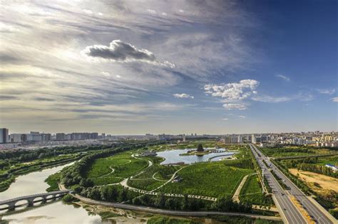 A Esplanada do Lago Yulin, um Oásis Verde de Serenidade e Beleza em Yulin!