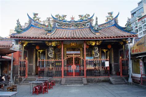 O Templo de Qingshui: Um Santuário Encantador na Cidade de Neijiang!